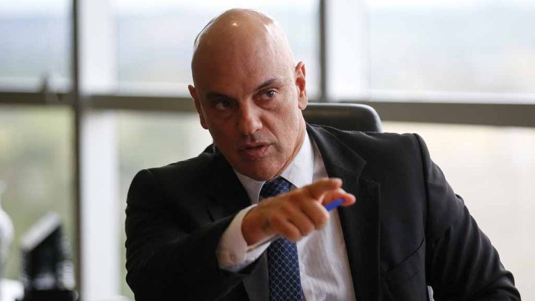 PF vai pedir bloqueio do PIX milionário de Bolsonaro e Moraes ameaça congelar a fortuna