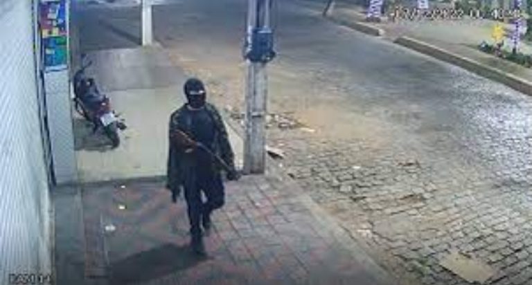 Homem é preso a caminho da casa de desafeto que ele iria assassinar