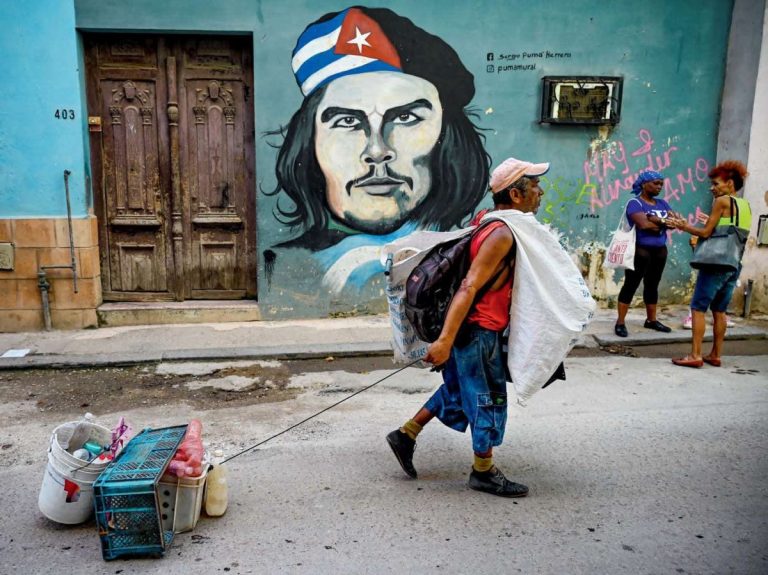 Cuba intima bebê de três anos a comparecer a delegacia