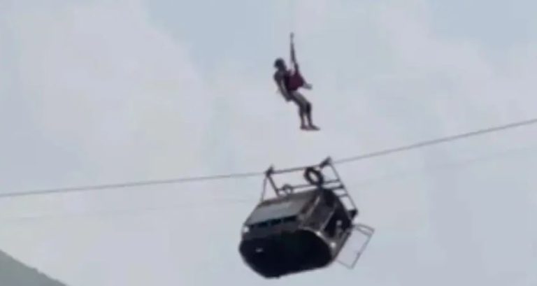 Crianças ficam presas a 275 m de altura após cabo de teleférico se romper no Paquistão