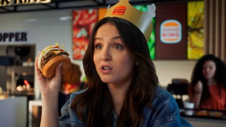 ‘O dinheiro é meu’: Larissa Manoela faz alusão à treta familiar em publi