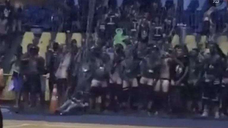 Masturbação coletiva de estudantes de medicina diante de jogadoras de vôlei causa revolta nas redes sociais