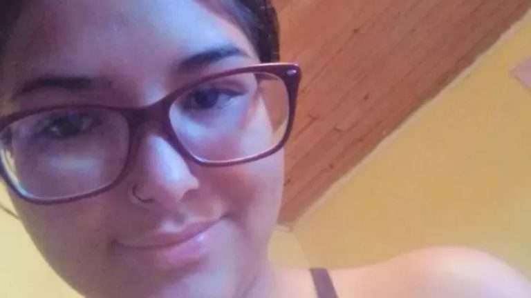 Jovem é espancada com cabo de rodo após marido suspeitar de traição e morre