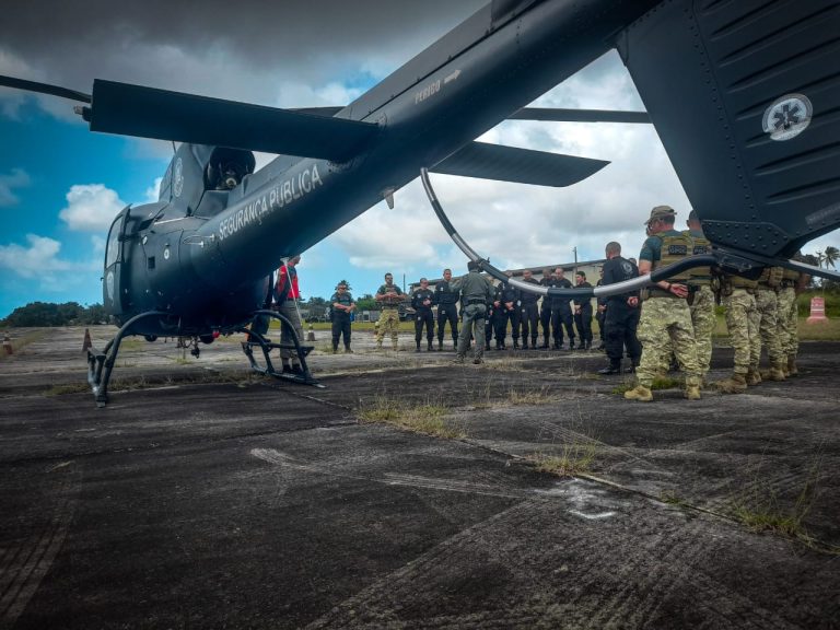 Policiais e cães são capacitados em operacoes helitransportáveis