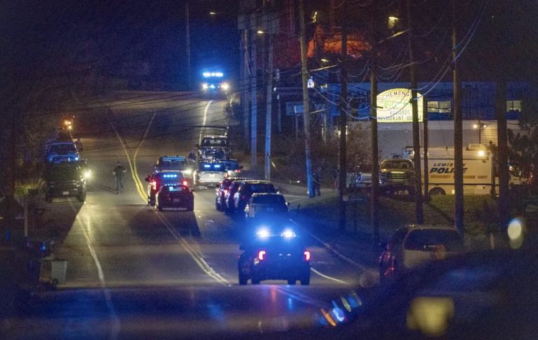 Ataque a tiros deixa 22 mortos e dezenas de feridos nos Estados Unidos
