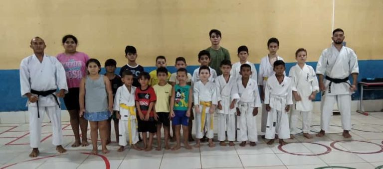 Projeto Karatê SocialTreino de hoje na Escola Professor Amauri Ribeiro.