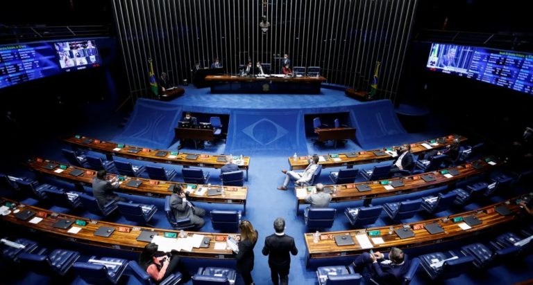 Senado discute PEC que limita poderes do STF; líderes tentam acelerar votação