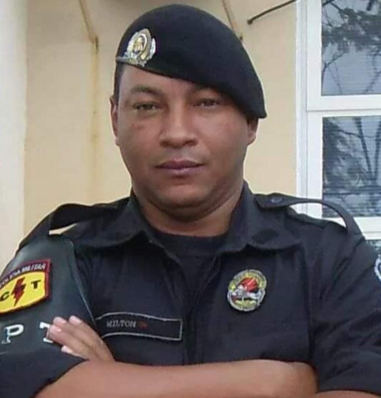Policial é baleado por disparo acidental com a própria arma em evento público