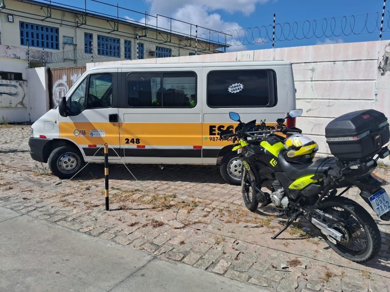 Em Natal, criança esquecida em van escolar é salva por agentes da STTU