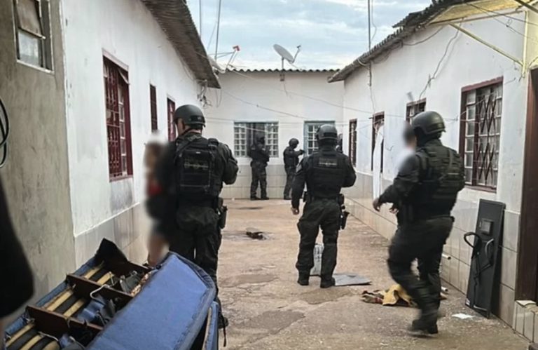 Polícia faz megaoperação contra grupo que recruta criminosos para o PCC