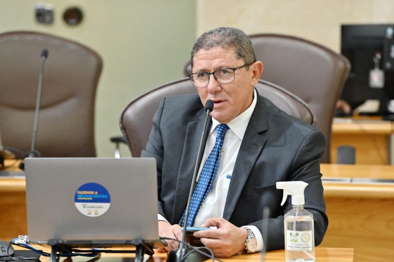 Aliado de Leonardo Rêgo, Dr. Kerginaldo volta de Paris para votar contra Fátima Bezerra.