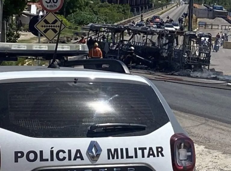 PM prende suspeitos de furto de componentes de ônibus incinerado em Natal