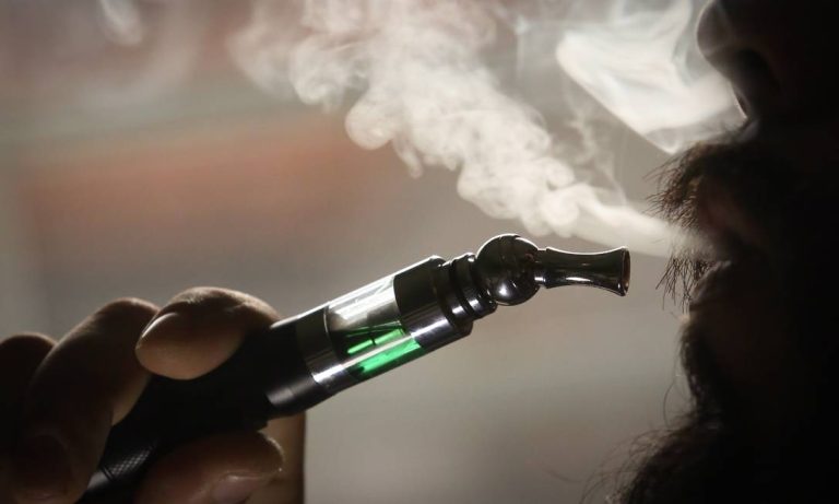 Uso de cigarros eletrônicos aumentou 600% em 6 anos, diz Ipec