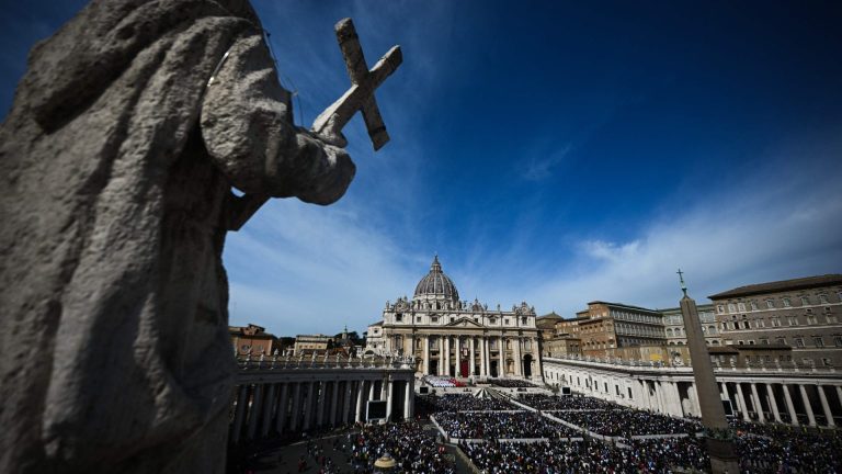 Vaticano diz que benção a casais homossexuais não significa “absolvição”