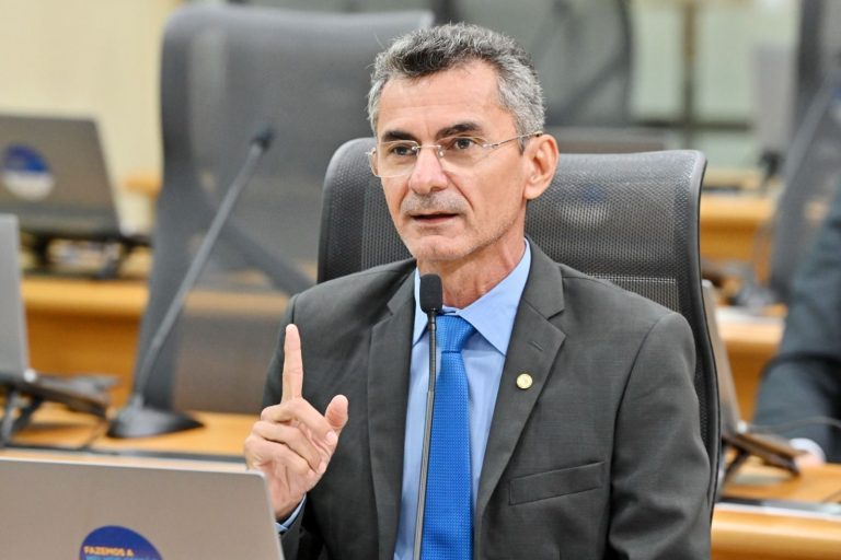 Líder do governo, deputado Francisco se dispõe a ser o interlocutor no parlamento do projeto que reajusta o piso dos professores