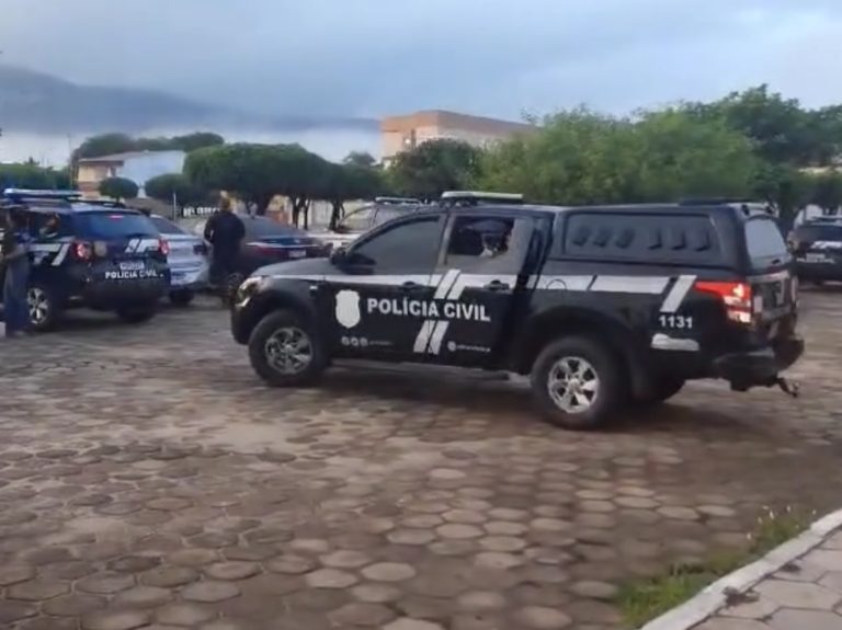 Vídeo: Polícia Civil deflagra operação e cumpre mandados judiciais em Parelhas; Dupla é presa por tráfico de drogas
