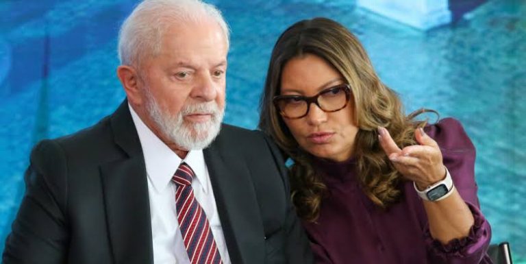 Bolsonaro foi o culpado pelo sumiço de 261 móveis achados hoje , diz nota do Governo Lula