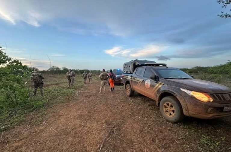 Cães farejadores detectam cheiro de fugitivos da Penitenciária Federal de Mossoró em morador de Baraúna