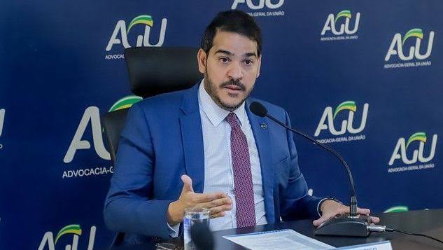 AGU defende regulamentação das redes após Musk desafiar Moraes
