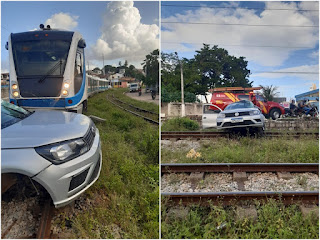 Homem fica gravemente ferido após carro ser atingido por trem na Zona Leste de Natal.