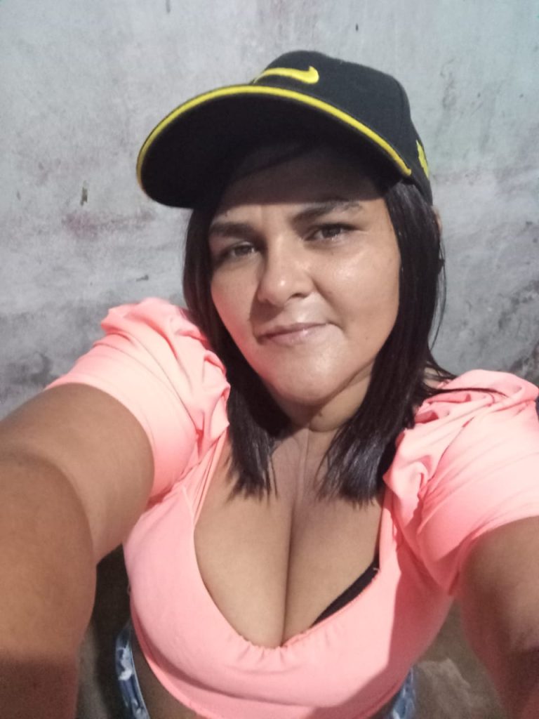 Hoje os nossos parabéns vai para minha irmã Lucinha aqui do blog Alex de olho na notícia do seu irmão Alex e de todos que faz aqui a família blog Alex de olho na notícia em nome da sua mãe Toinha e todos nós