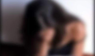 Professor é preso após pedir nudes em troca de notas para alunas.
