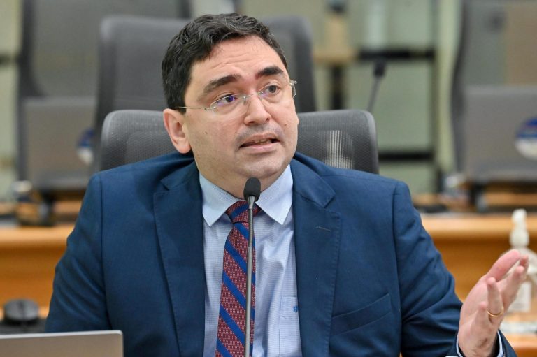 Adjuto Dias defende liberação imediata de licença para engorda de Ponta Negra