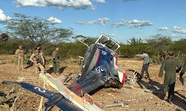 Helicóptero da polícia cai em operação de buscas por menina de 13 anos sequestrada no sertão do São Francisco