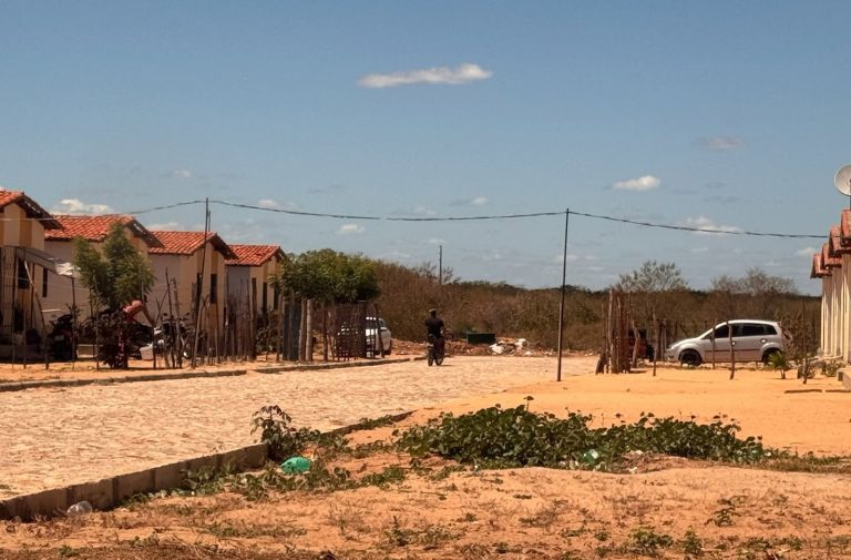 PENDÊNCIAS: MORADORES DO NOVO CONJUNTO TÊM ATÉ 31 DE AGOSTO PARA DECIDIR SE ACEITAM TRÊS MESES DE ALUGUEL SOCIAL PROPOSTO PELA PREFEITURA PARA DESOCUPAREM AS CASAS
