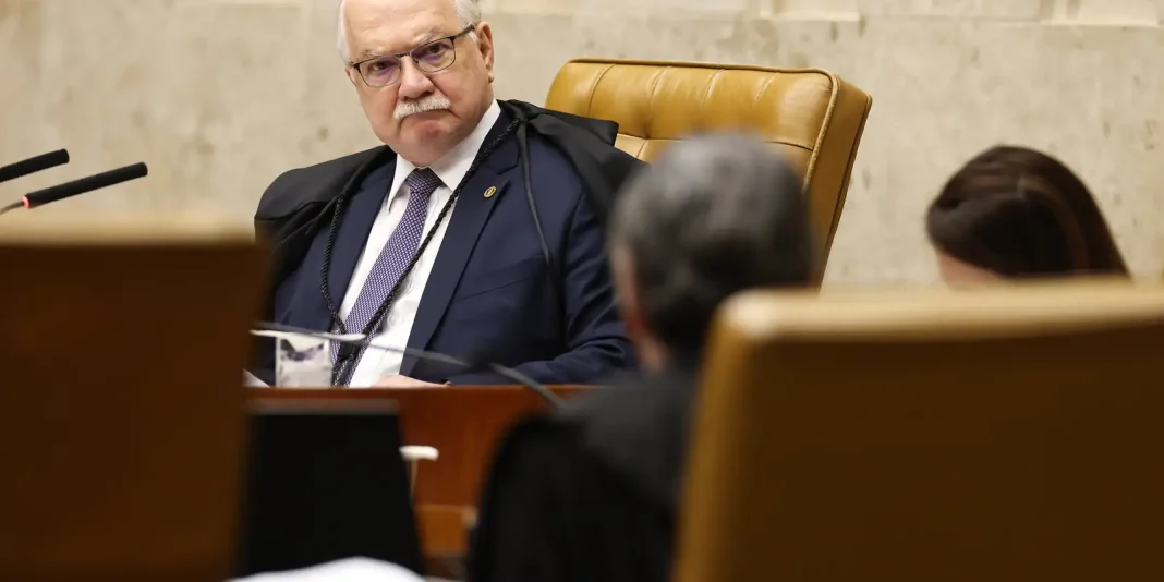Ex-ministros e sociedade civil divulgam carta em apoio a Fachin Ex-ministros e sociedade civil divulgam carta em apoio a Fachin