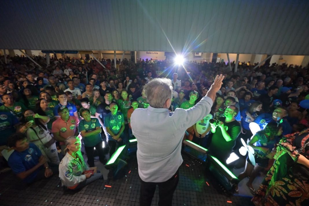 Álvaro Dias é recebido por multidão em grande ato na Arena das Dunas Álvaro Dias é recebido por multidão em grande ato na Arena das Dunas