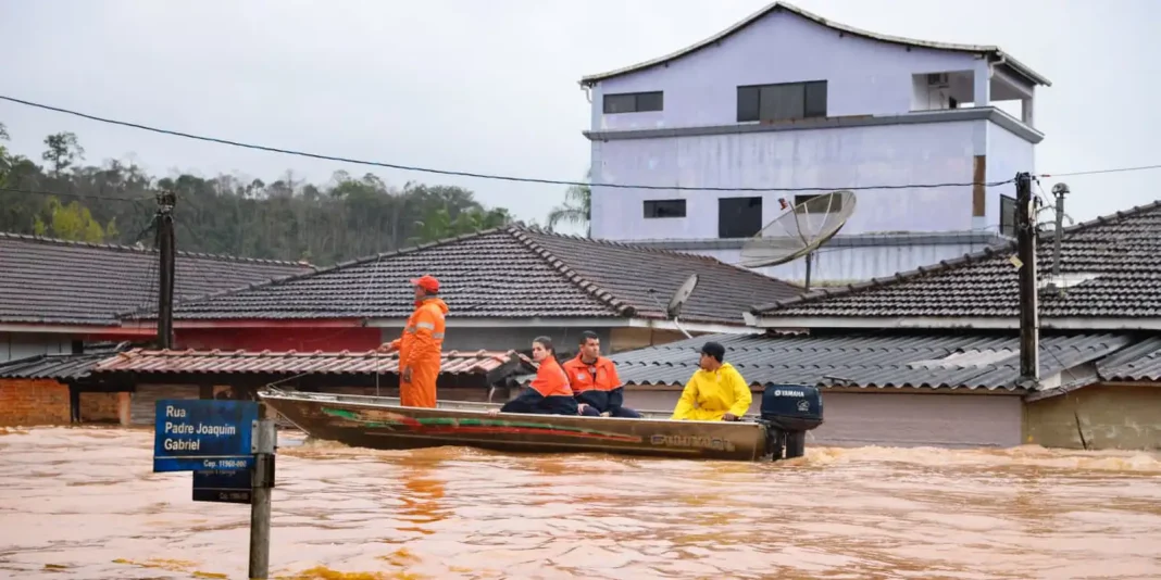 Chuvas em SP: cidades do Vale do Ribeira estão em estado de emergência Chuvas em SP: cidades do Vale do Ribeira estão em estado de emergência
