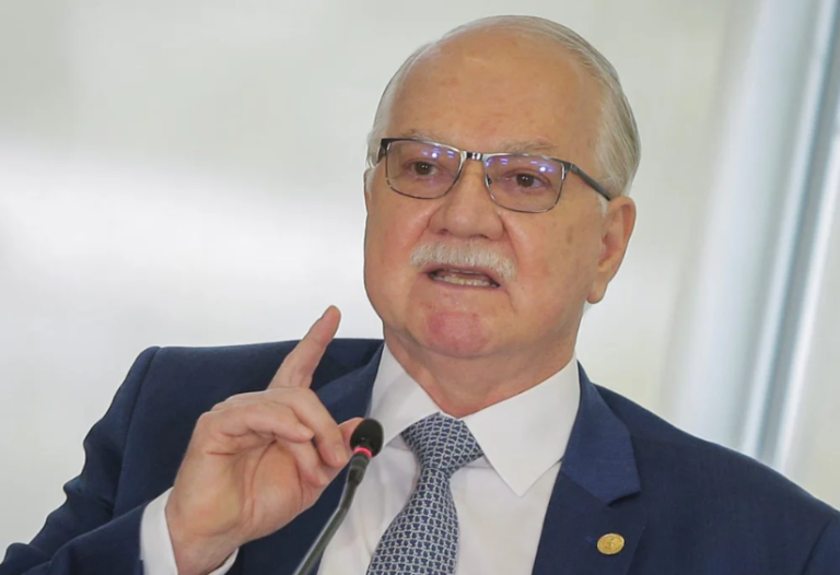 ANDREZA MATAIS: Fachin procura ministros e mostra disposição para punir Moraes