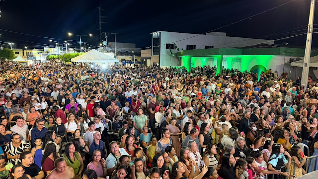 63 ANOS DE CARNAUBAISEvento gospel aconteceu no Largo da Prefeitura e reuniu moradores e caravanas de várias cidades da região 63 ANOS DE CARNAUBAISEvento gospel aconteceu no Largo da Prefeitura e reuniu moradores e caravanas de várias cidades da região