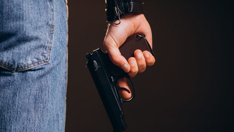 Confronto com grupo armado termina com três mortos e apreensão de armas no litoral