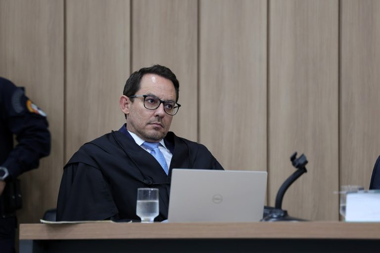 “Seu pai foi um grande homem”, diz assistente de acusação ao filho de Zampieri