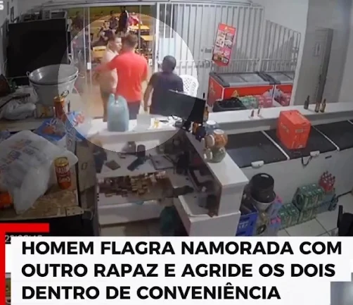 Homem encontra companheira em conveniência com outro homem e confusão termina em agressões