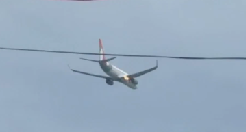 Em Recife, turbina de avião pega fogo no ar após colisão com pássaro