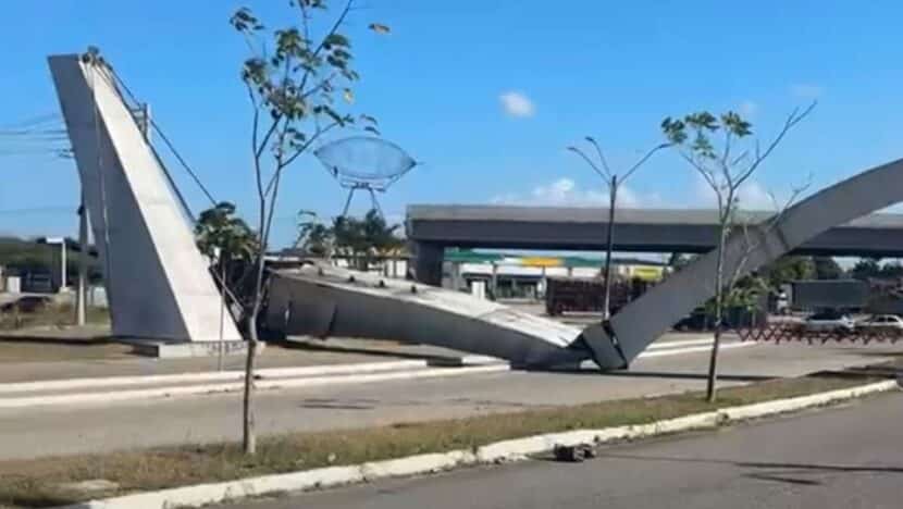 Estrutura de pórtico desaba e interdita avenida em Macaíba
